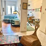 Cosy Art Flats In Central Budapest