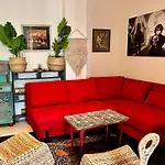 Cosy Art Flats In Central Budapest