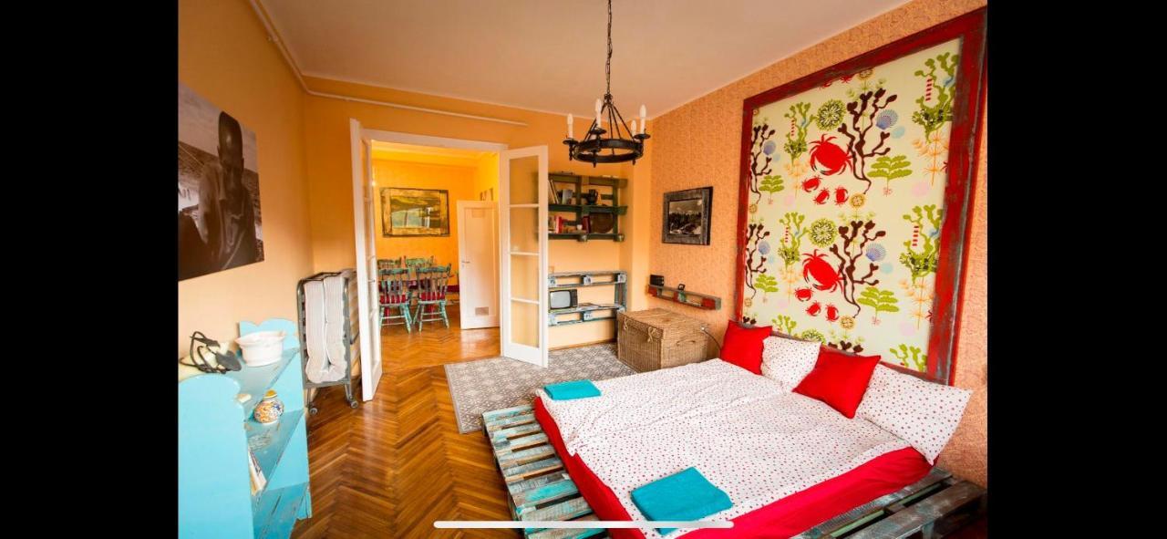 Cosy Art Flats In Central Budapest