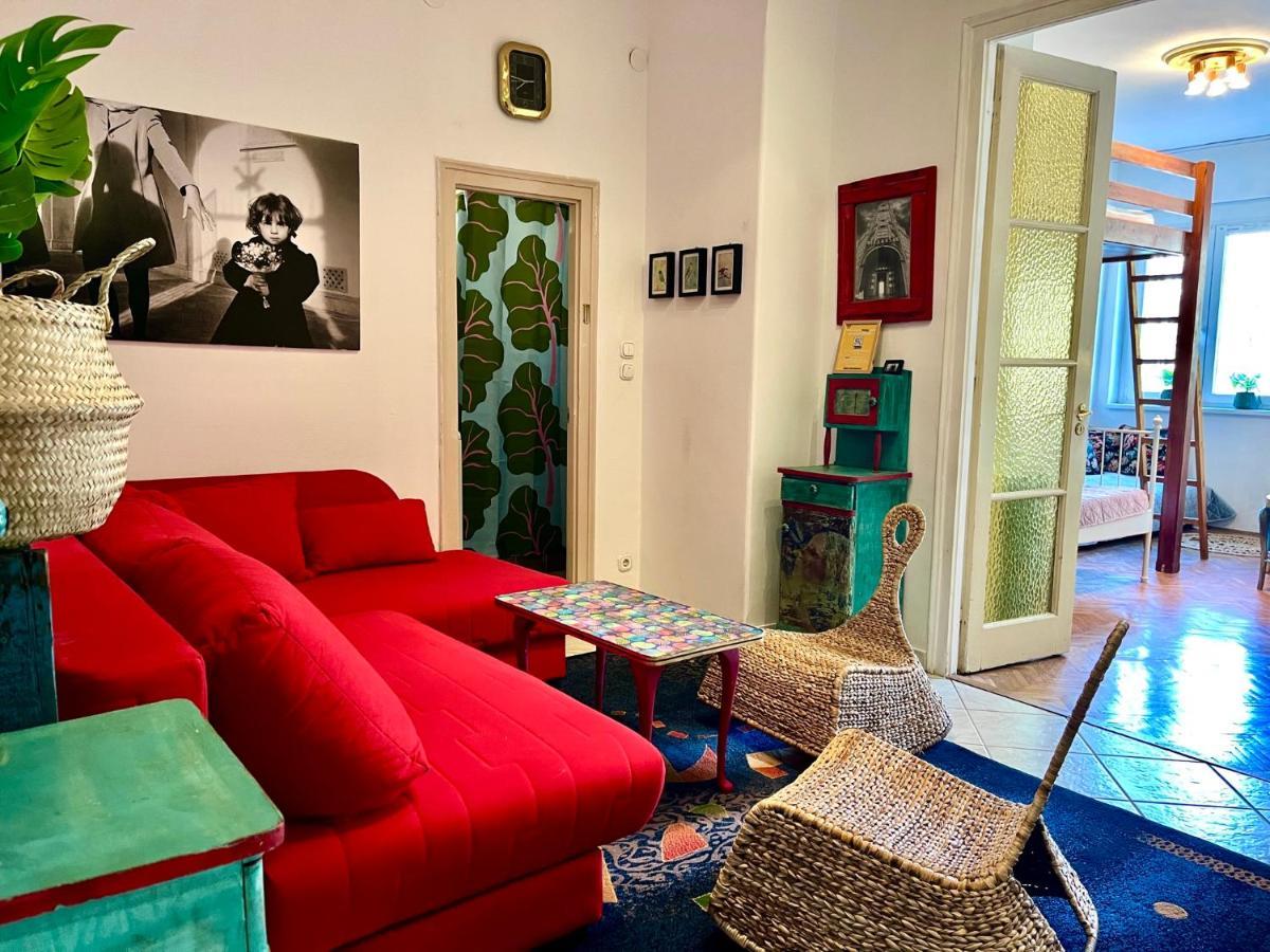 Cosy Art Flats In Central Apartment
