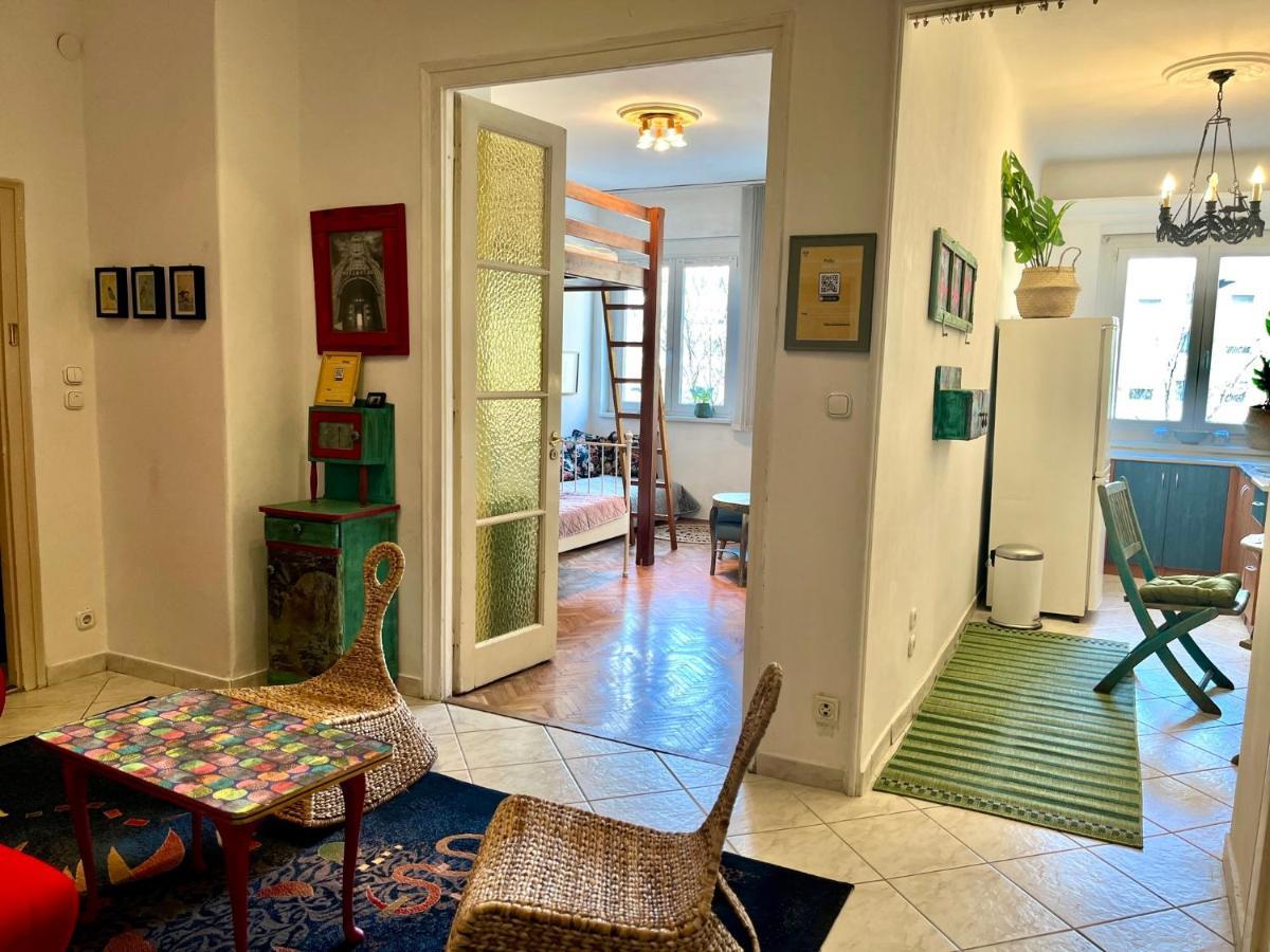 Cosy Art Flats In Central